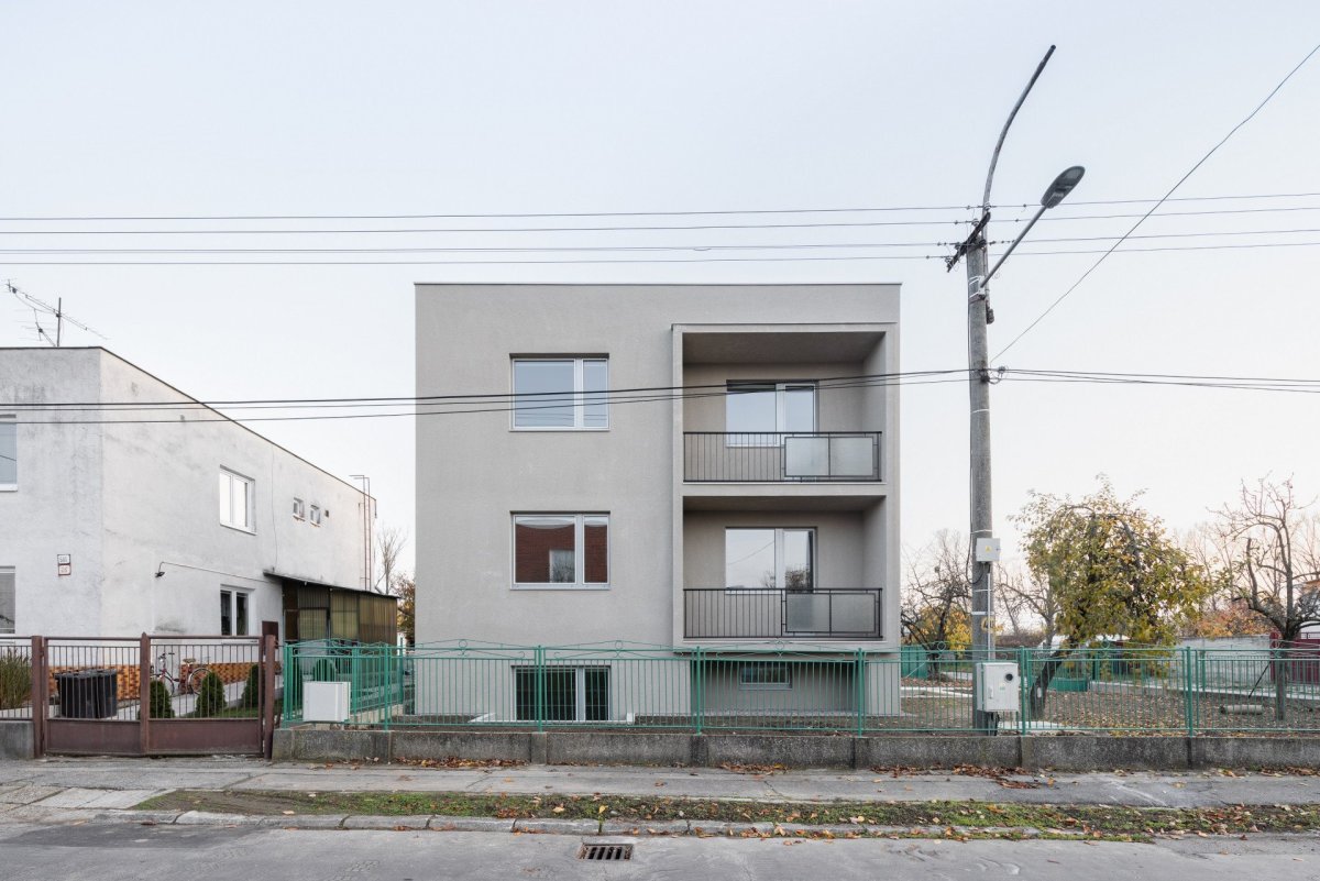 Rekonstrukce rodinného domu v Šaĺe na Slovensku od Bakyta architekti