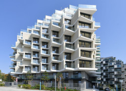 Administrativně-rezidenční komplex Hagibor roste na zanedbaném brownfieldu.