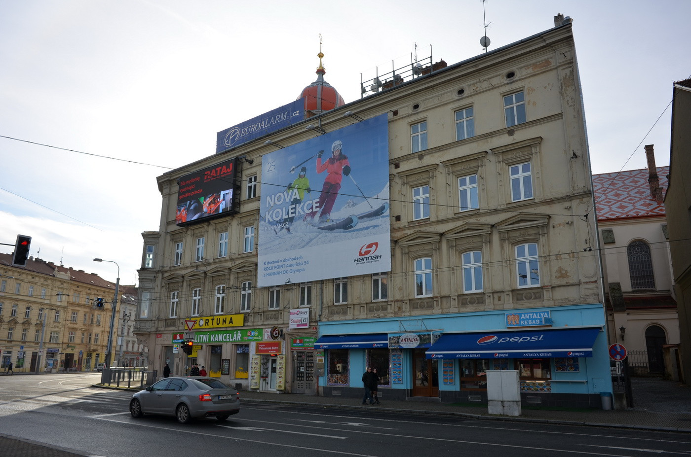 Vizuální smog ve veřejném prostoru – Plzeň. Foto: Veronika R. Fullerová
