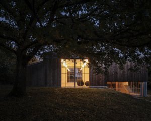 Stodola proměněná v sochařský ateliér od architekta Thomase Randall-Page