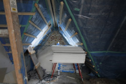 Střešní balkon Velux Cabrio, fotografie z instalace prvků.