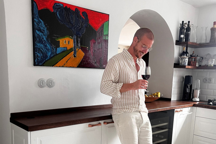 Nová kuchyně Vladimíra Polívky spojuje francouzský odkaz i odvahu devadesátek.