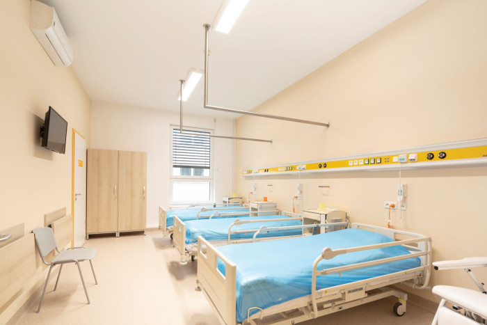 Lůžková oddělení v modulární nemocnici od KOMA