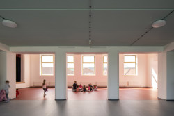 Sokolovna ve Veverských Knínicích, studio New Work