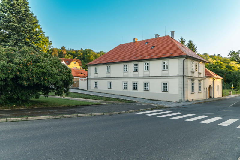 Rodný dům Antonína Dvořáka v Nelahozevsi prošel rekonstrukcí. (Autentická rekonstrukce barokního domu; Wright & Wright)