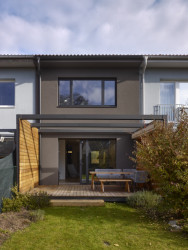 Rekonstrukce řadového domu v Újezdu nad Lesy od architektky Terezy Čudové Ajmové