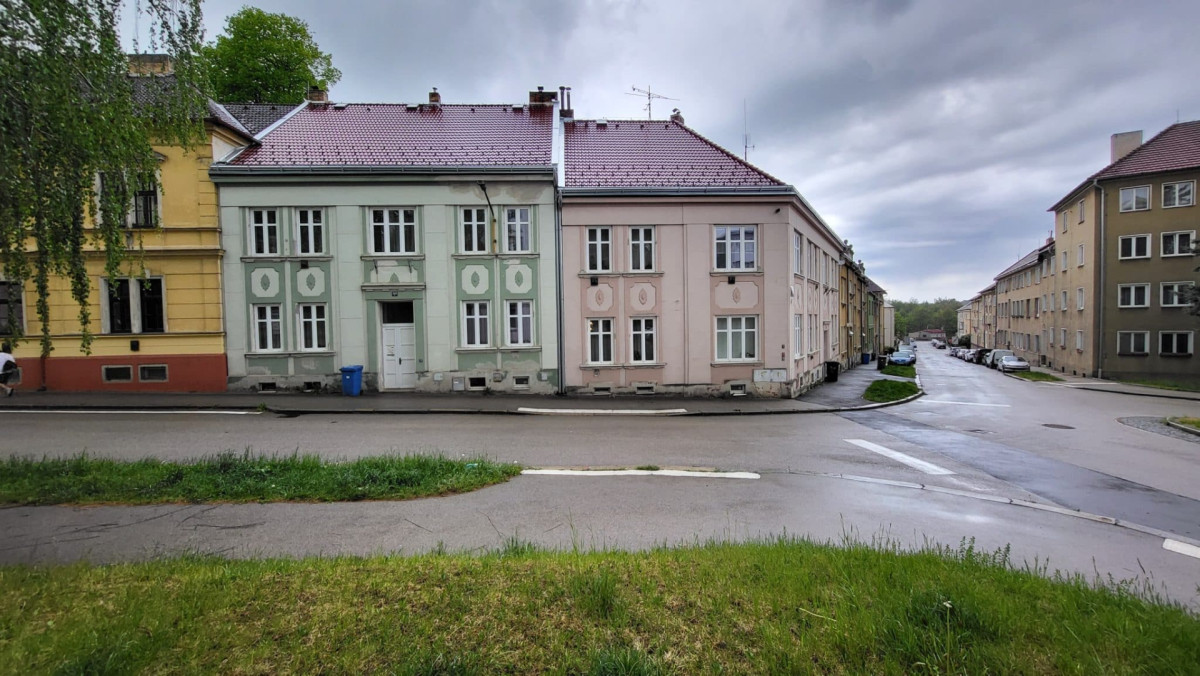 Jindřichův Hradec – tradiční zástavba činžovními domy. Čtvrtí provede městský architekt Lukáš Soukup.