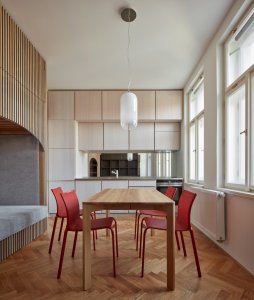 Interiér pražské garsonky na Žižkově od ateliéru ORA