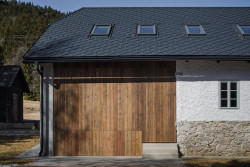 Když se okenice zavřou (Rekonstrukce chalupy Borová Lada; Studio Plyš)