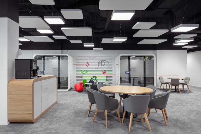 Pobočka Komerční banky v Praze od studia Reaktor