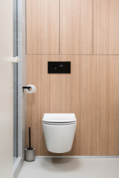 Interiérová designérka Diana Perknovská navrhla byt pro svou sestru, ve kterém se snoubí světlé barvy s přírodními materiály