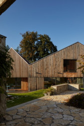 Proměna hospodářské usedlosti s mlýnem na Slovensku od RDTH architekti