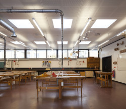 Akustické řešení Rigips v učebnách a školkách (na obrázku škola Dyveke v dánské Kodani)