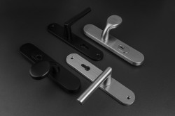 Bezpečnostní kování MPK SECURO propojuje minimalistický design s vysokou ochranou.