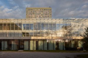 Studie na matematicko-fyzikální učiliště v Praze-Troji vznikala v průběhu sedmdesátých a začátku 80. let, celý záměr nebyl nikdy realizován