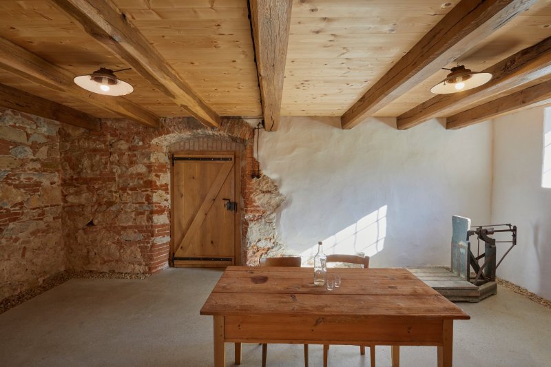 Proměna hospodářské usedlosti s mlýnem na Slovensku od RDTH architekti