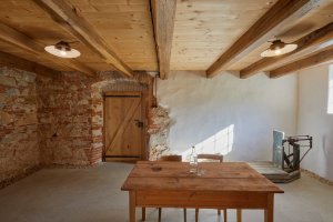 Proměna hospodářské usedlosti s mlýnem na Slovensku od RDTH architekti