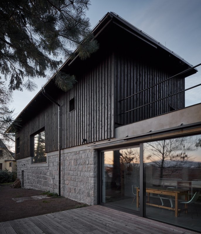 Dům za zdí, Mjölk architekti