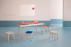 Jednobarevný vzhled a pestré odstíny nábytkového linolea hravě doplní interiér o další přírodní prvek