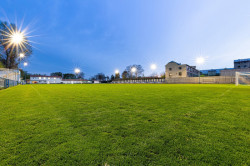 Společnost LEDVANCE dodává kvalitní osvětlení pro veřejná sportoviště, hřiště a stadiony. Příkladem jejich práce je osvětlení fotbalového hřiště klubu RAFK Rajhrad