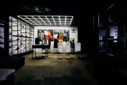 Redesign interiéru prodejny Footshop v pražském prostoru Vnitroblock, studio EYELEVEL.