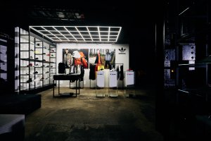 Redesign interiéru prodejny Footshop v pražském prostoru Vnitroblock, studio EYELEVEL.