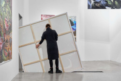 Interiér Galerie Karpuchina v Praze od studia Plus One Architects