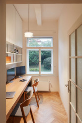 V bytě je ještě jedna soukromá pracovna. (Byt ve vile v Praze-Malvazinkách, Kateřina Hodková)