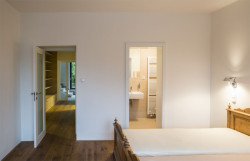 Edit!, 180° house – foto