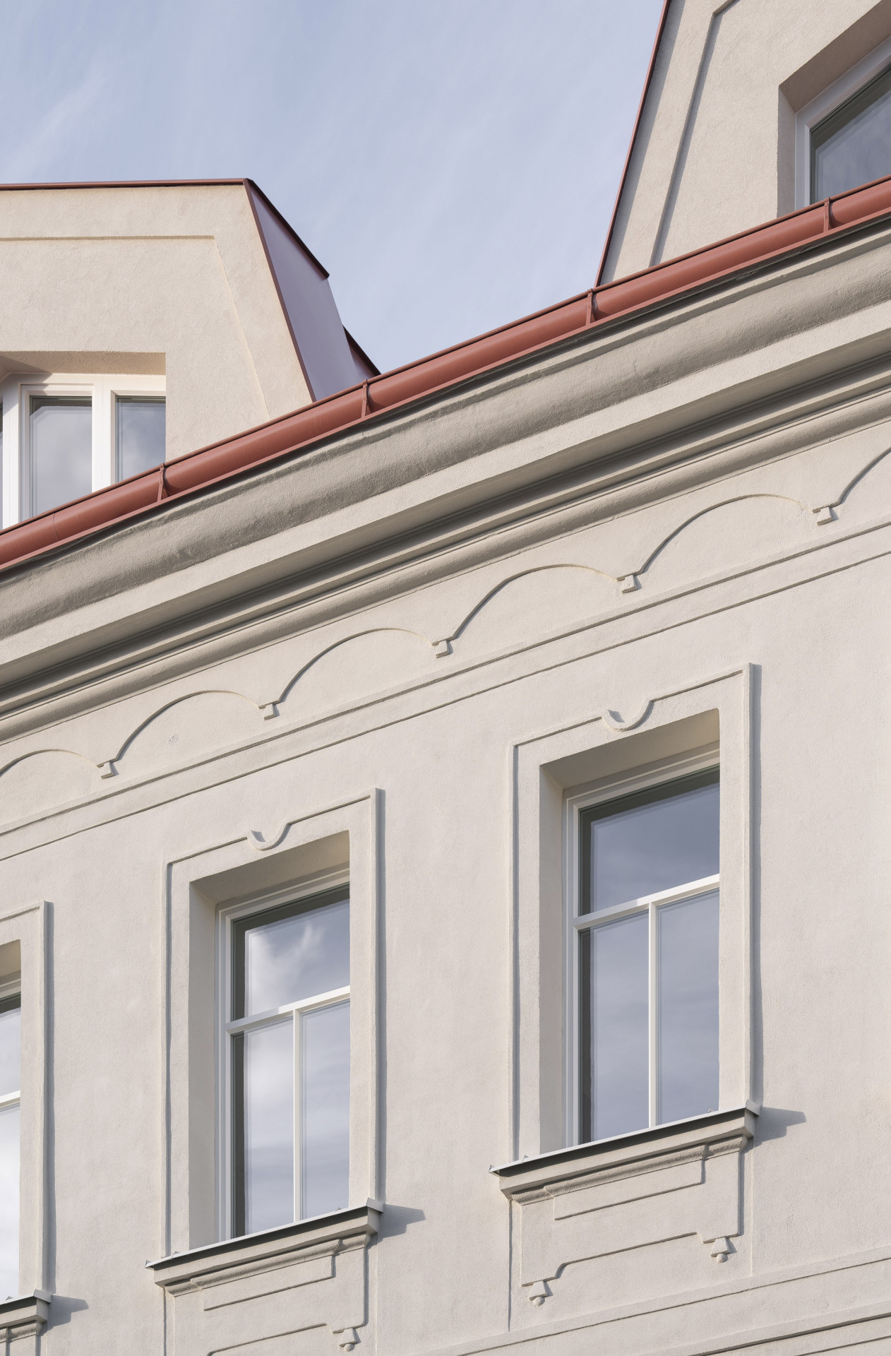 Jeho historizující fasáda prošla pečlivou obnovou.