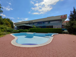 Budova Erpet na Smíchově od architekta Zdeňka Staška