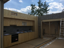 Studenti projekt nejen navrhli a vše spočítali, ale nakonec dům i postavili