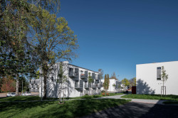 Městské bytové domy v Plzni, Projectstudio8: Městské bytové domy dostaly podobu solitérně stojících kvádrů s pultovou střechou