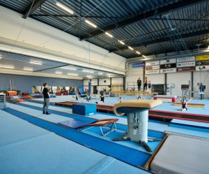 Sportovní hala ETB Sombroek ve městě Edam-Volendam v Nizozemsku od studia Kuiper Steur Architecten