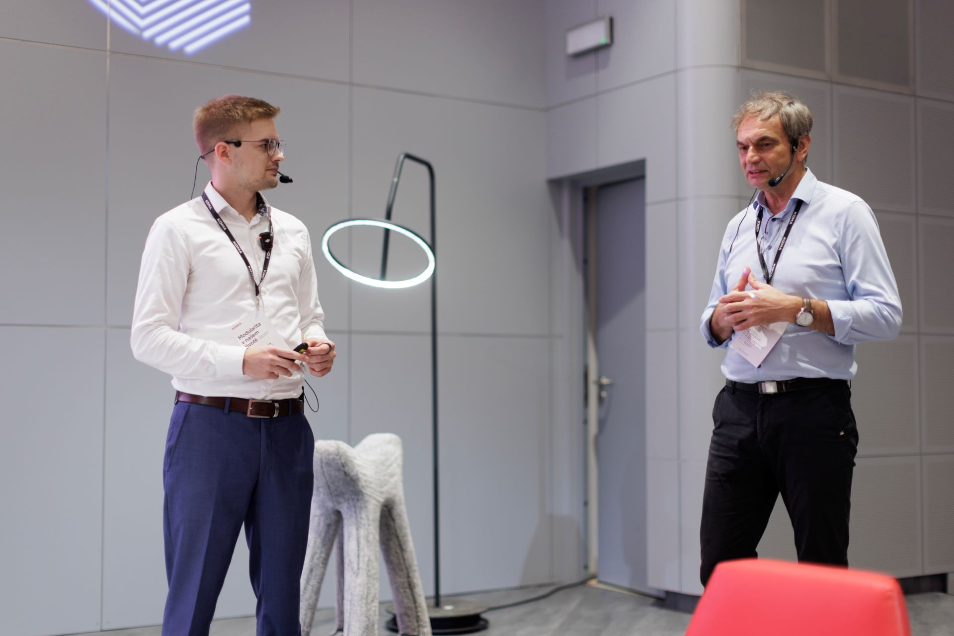 ... kombinují osvědčené technologie z větších jaderných elektráren s výhodami modularity. Podle Novotného nám „modularita v energetice umožní rychlejší a levnější výstavbu, zároveň zvyší bezpečnost a stabilitu dodávek energie." 