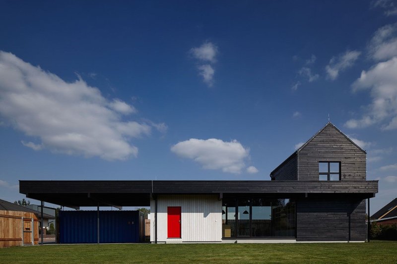 Mjölk architekti, Dům V plotě - foto
