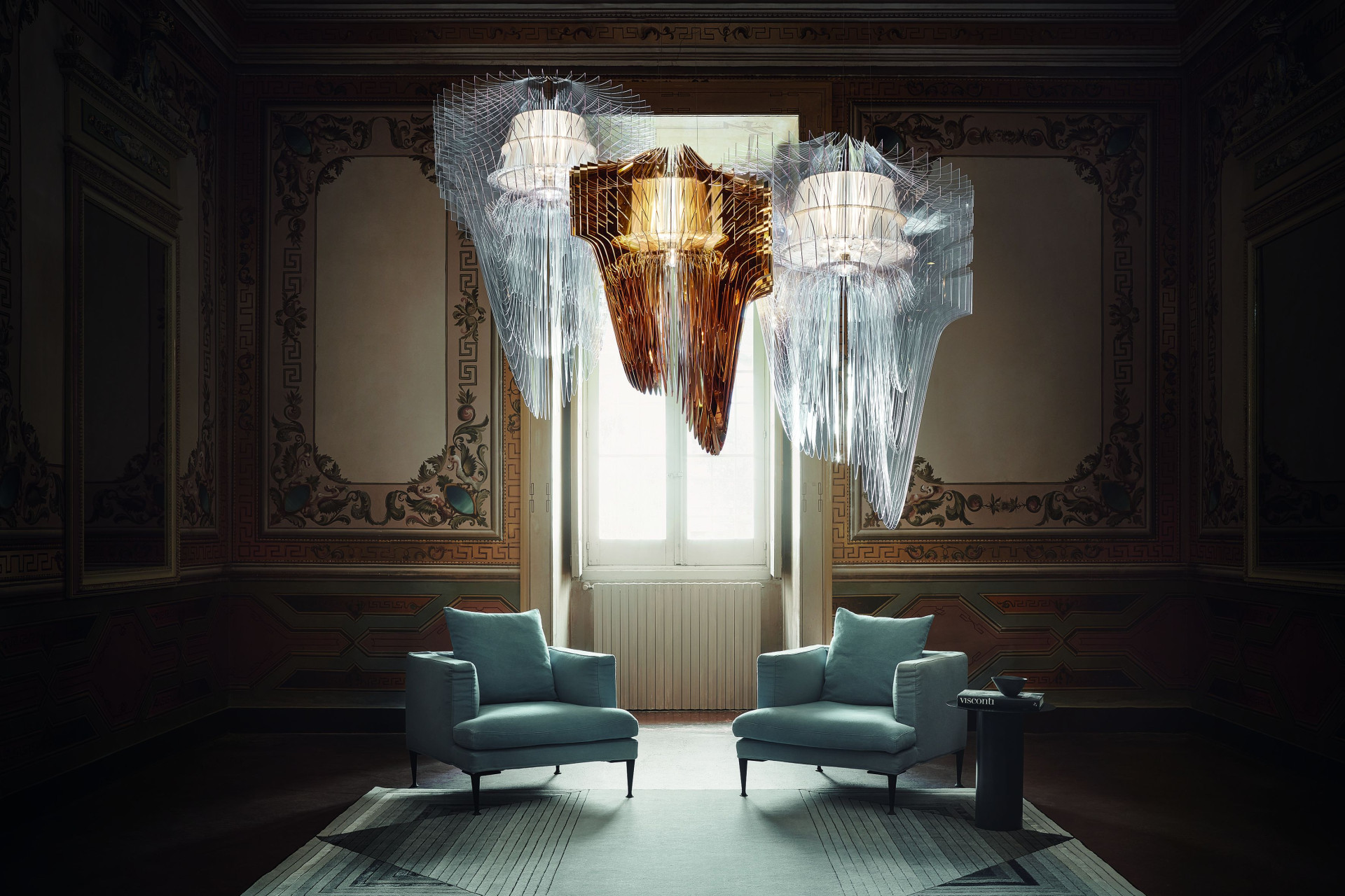 Ikonické svítidlo  Aria v provedení gold a transparent od Zahy Hadid