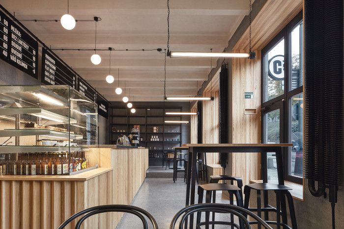 Kavárna Coffee Source v Praze, Pavel Nový a Vít Svoboda (0,5 Studio)