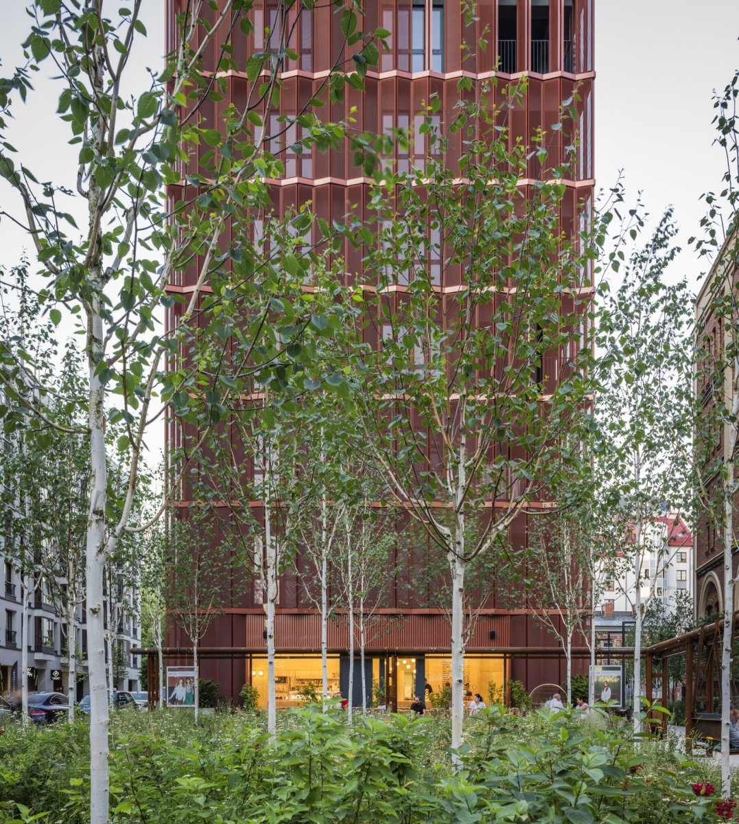 Architektonické studio JEMS Architekci realizovalo v areálu Varšavských pivovarů bytový dům, který nabízí byty od garsoniér až po dvoupatrové penthousy