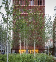 Architektonické studio JEMS Architekci realizovalo v areálu Varšavských pivovarů bytový dům, který nabízí byty od garsoniér až po dvoupatrové penthousy