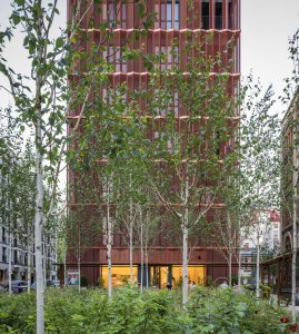 Architektonické studio JEMS Architekci realizovalo v areálu Varšavských pivovarů bytový dům, který nabízí byty od garsoniér až po dvoupatrové penthousy