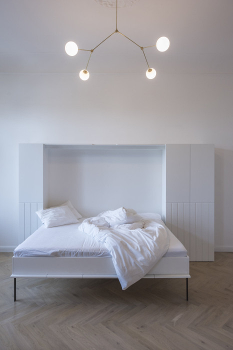 DEVOTO realizovalo interiérové vybavení rekonstrukce secesního bytu na Masarykově nábřeží (martin cenek architecture)