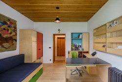 V domě se nachází tři samostatné pokoje a jedna ložnice