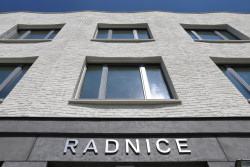 Nová radnice Lázní Bělohrad od studia re:architeti