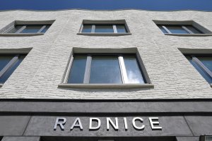 Nová radnice Lázní Bělohrad od studia re:architeti