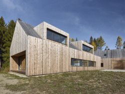 Lesovna poblíž Pacova od studia 20-20-ARCHITEKTI a VYŠEHRAD ateliéru