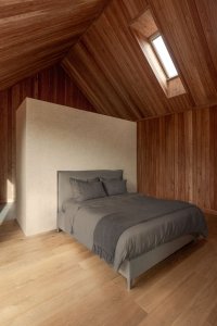 Pohled do ložnice (Usedlost na Slapech, edit! architects)