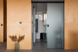 Pohled do interiéru (Dům Větrník v Ruprechticích od atakarchitekti)