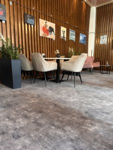Realizace v hotelu Ilf v Praze, kde byly lamely Flotex použity při renovaci lobby a přilehlé restaurace