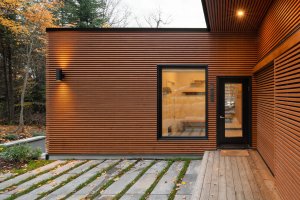 Víkendový dům z prefabrikovaných modulů, Figurr Architects Colective
